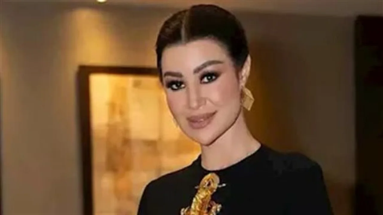 تألق لافت.. أروى جودة تخطف الأنظار بإطلالة فضية في مهرجان أسوان السينمائي